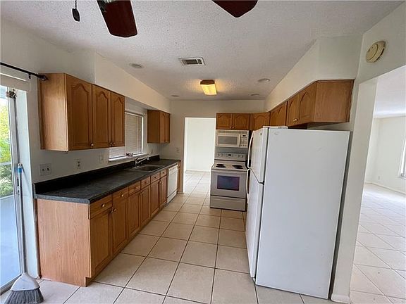 4th image of 7423 NW 73rd Ave
