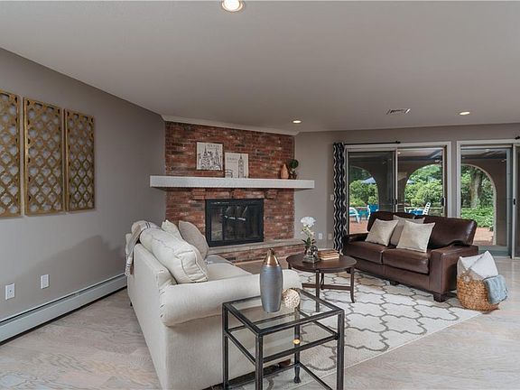 2nd image of 120 Brisas Cir