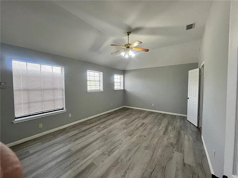 3034 Twin Creek Dr — Photo 16