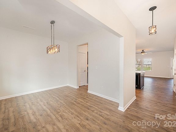 4th image of 629 Heather Glen Crst