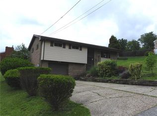 302 Circle Dr, White Oak, PA 15131