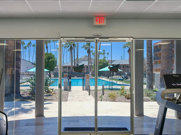 Presidio Palms Apartments — Photo 20