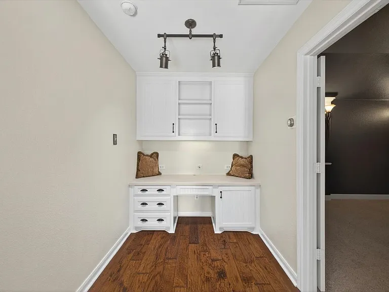 14668 Blakehill Dr — Photo 41