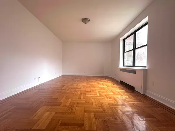 110 Bennett Avenue 6A image 1 of 8