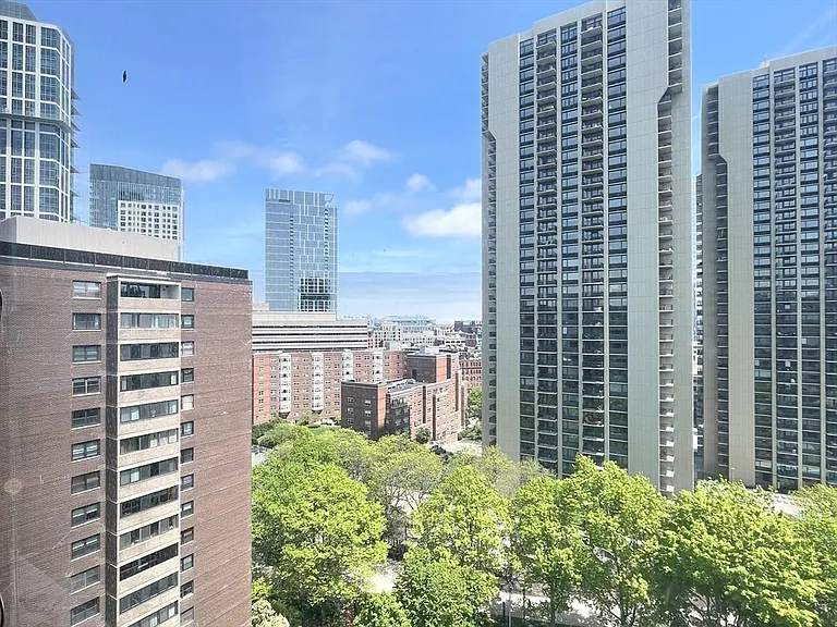 2 Hawthorne Pl #16K — Photo 2