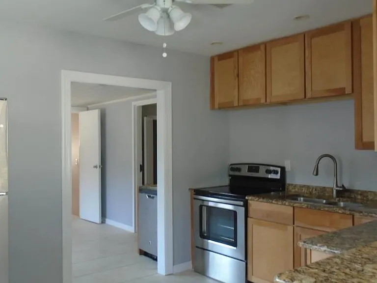 Kitchen - 42'' Cabinets