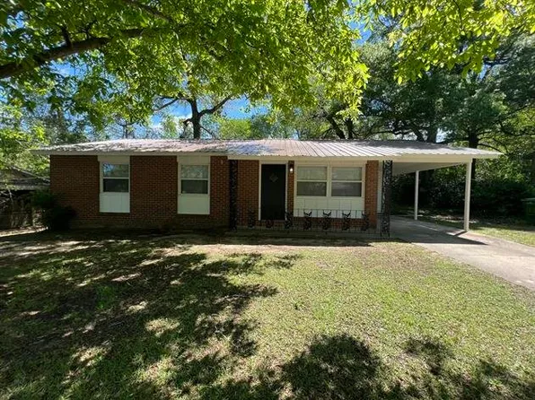 710 Greenbrier Dr, Columbus, GA 31907