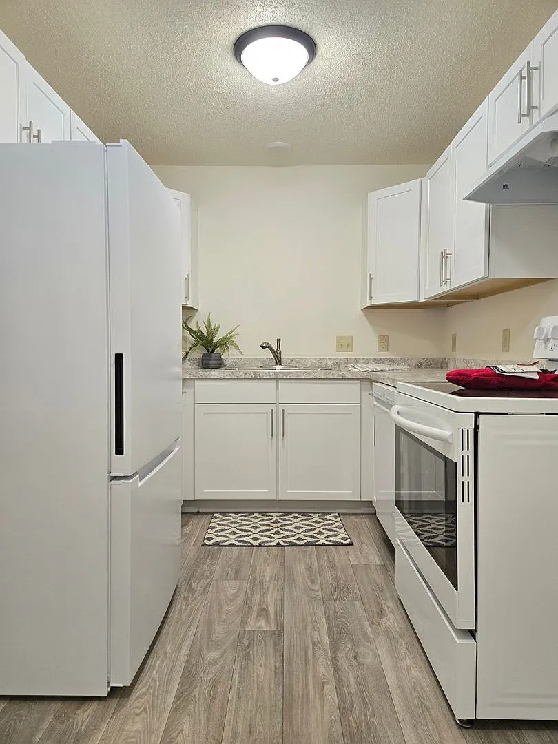 Park Apartments - 503 — Photo 3