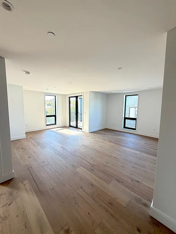 Building Photo - 1121 Dorchester Ave #206