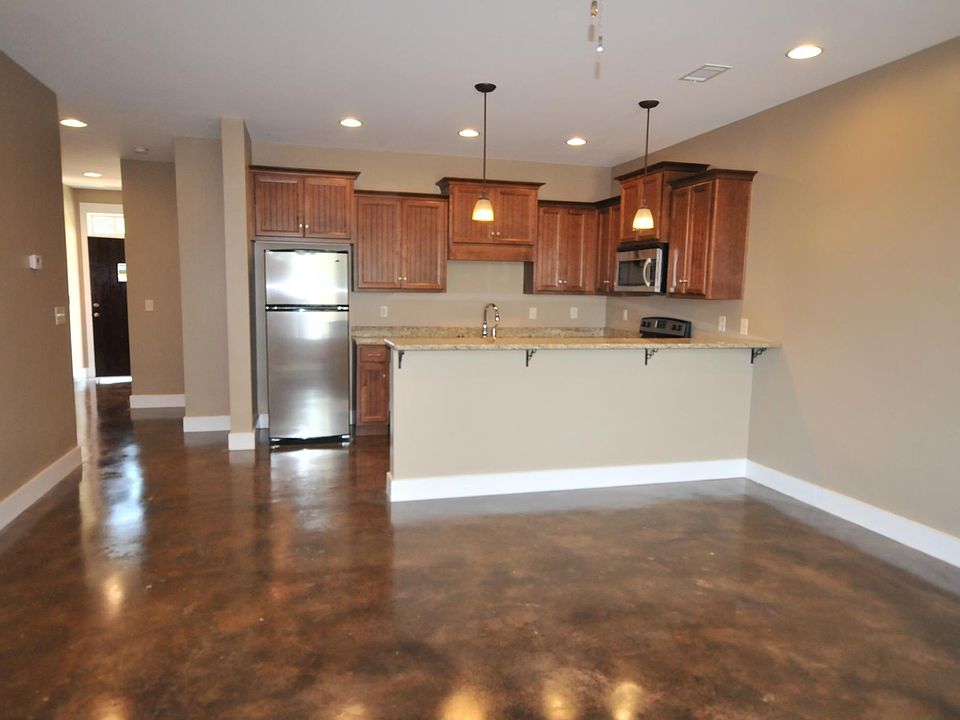 2nd image of 1720 10th St E