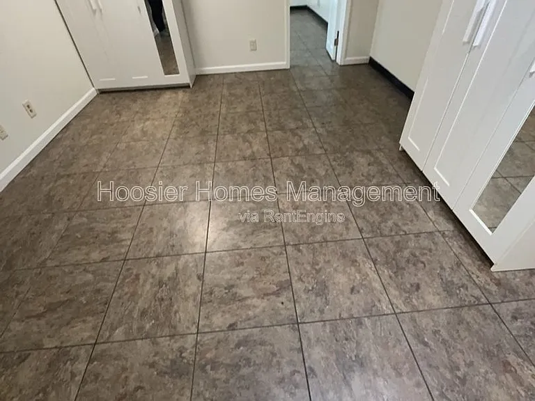 770 E 61st St #7 — Photo 12