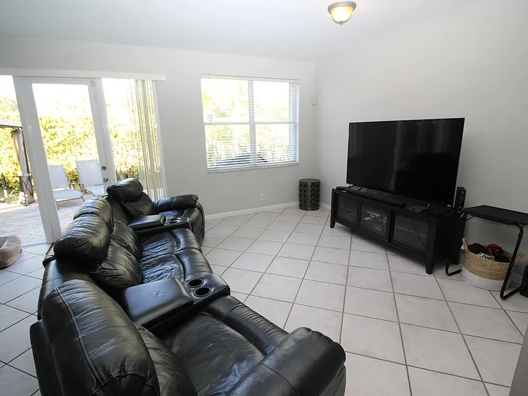 1396 Banyan Way — Photo 9