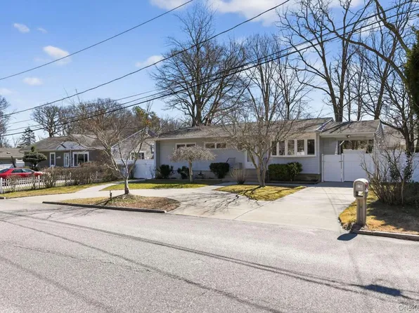 4 Jane Street, Selden, NY 11784