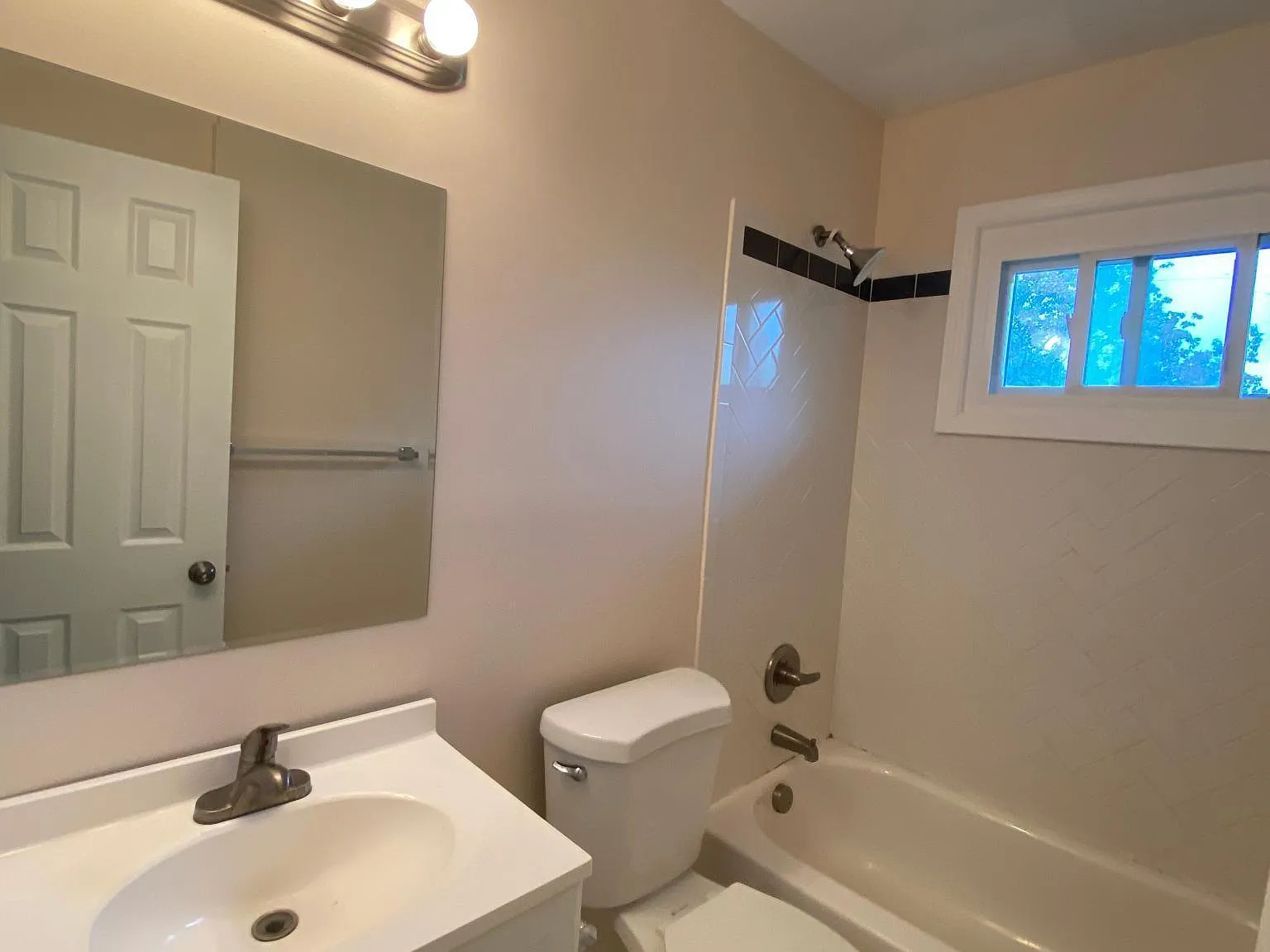 1441 N Forbes Rd — Photo 4