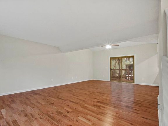 3rd image of 858 Jefferson Dr