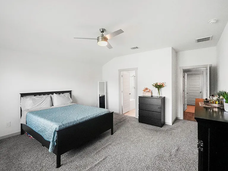 1126 Hyde Lake Ln — Photo 12