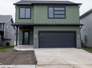 1815 41st Ave S, Grand Forks, ND 58201