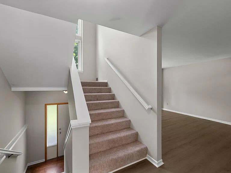 304 Pondridge Cir — Photo 14