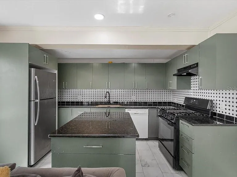 517 Oak St — Photo 8