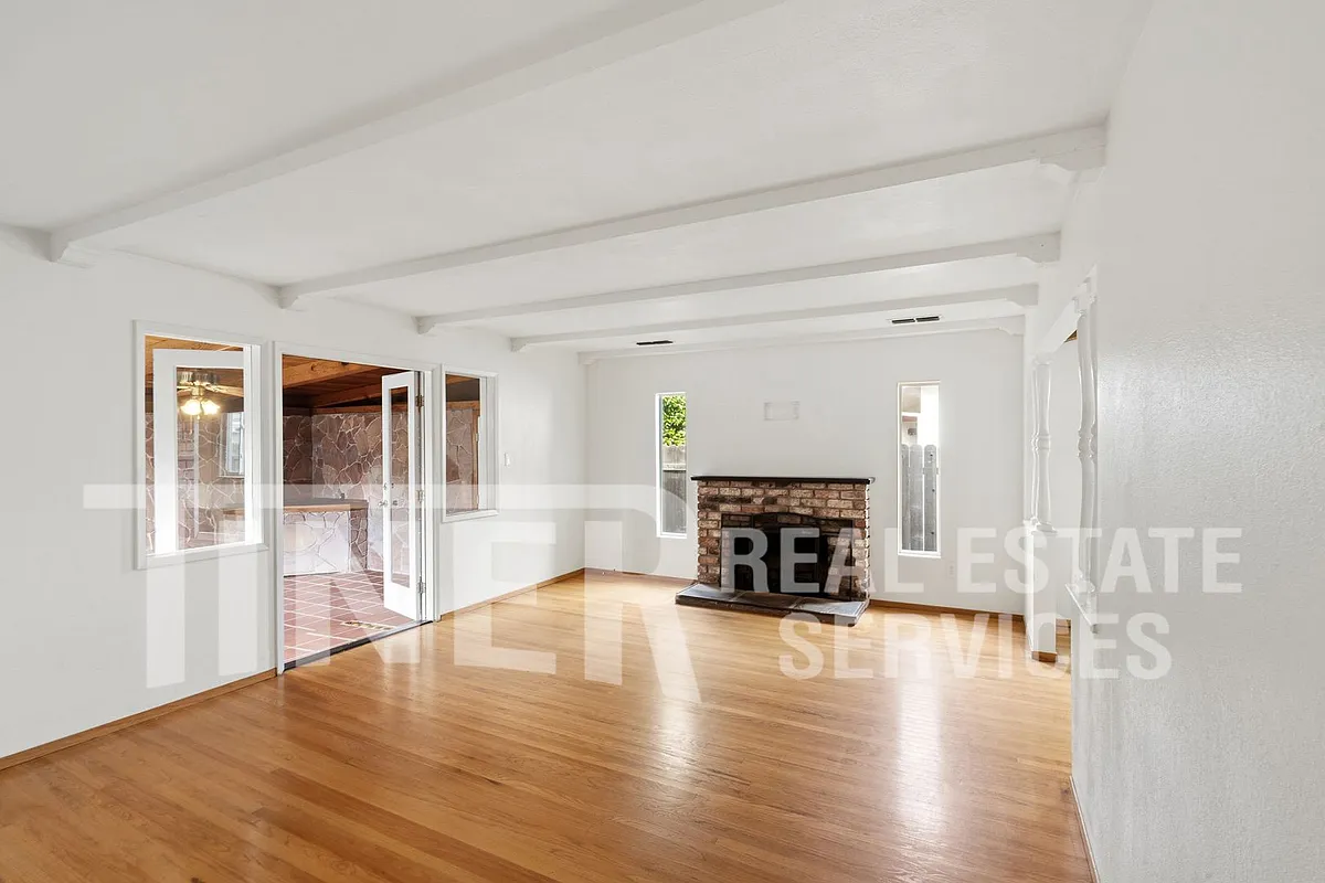 Building Photo - 8665 Everglade Dr