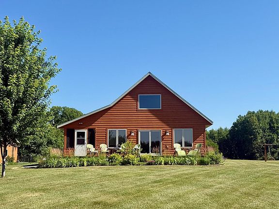 3rd image of 38252 Cloverdale Rd
