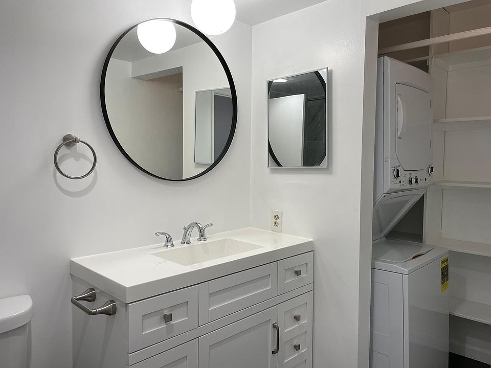 laundry unit inside the full bathroom