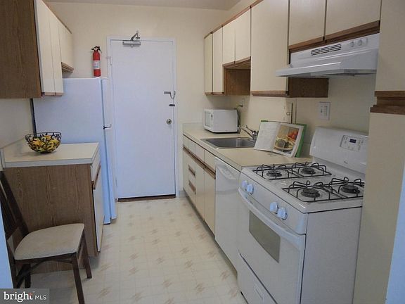 3rd image of 6631 Wakefield Dr APT 906A