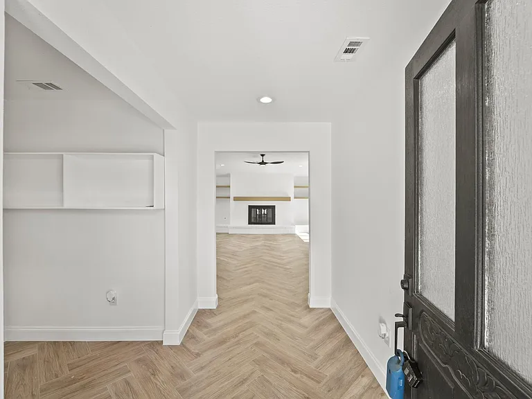 10722 Lynbrook Dr — Photo 3