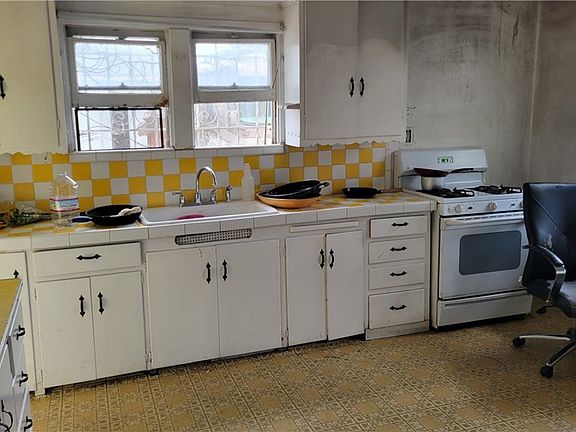5th image of 922 N Mayo Ave