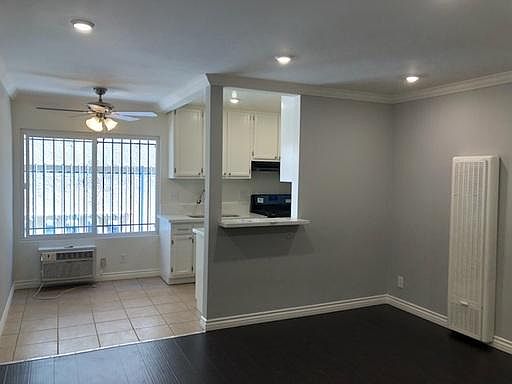 3rd image of 645 N Ardmore Ave APT 102