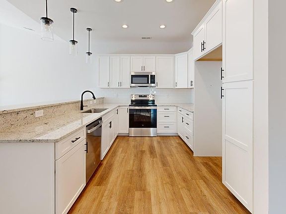 5th image of 32 Lockridge Ln
