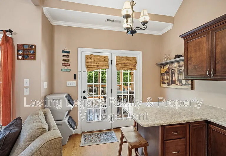 187 Marbrook Dr — Photo 12
