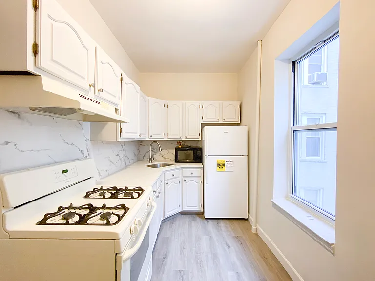 9031 Fort Hamilton Pkwy #4J — Photo 5