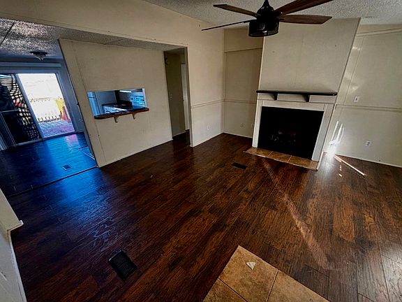 4th image of 5700 Texas St