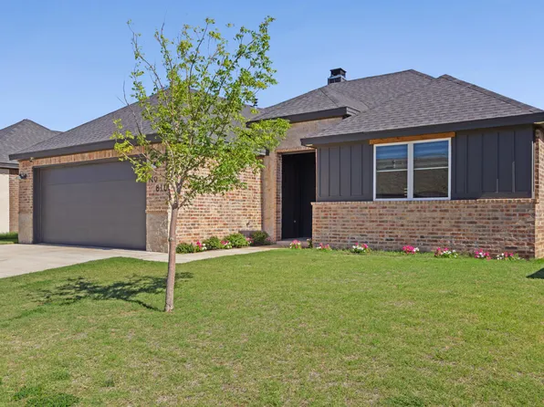 810 N 2nd St, Wolfforth, TX 79382