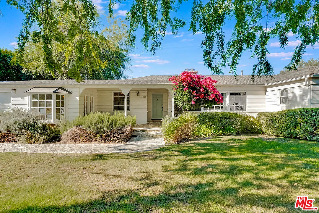 3 bed, 3.0 bath, 2186 sqft, $8,300 — Photo 4
