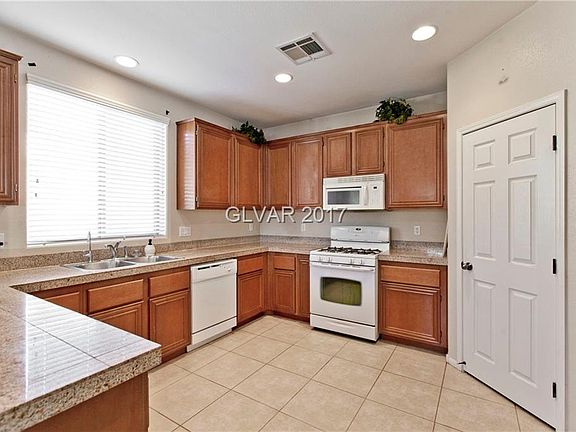 5th image of 9746 Vista Cache Ct