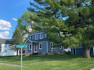 408 W Sycamore St, Dunkerton, IA