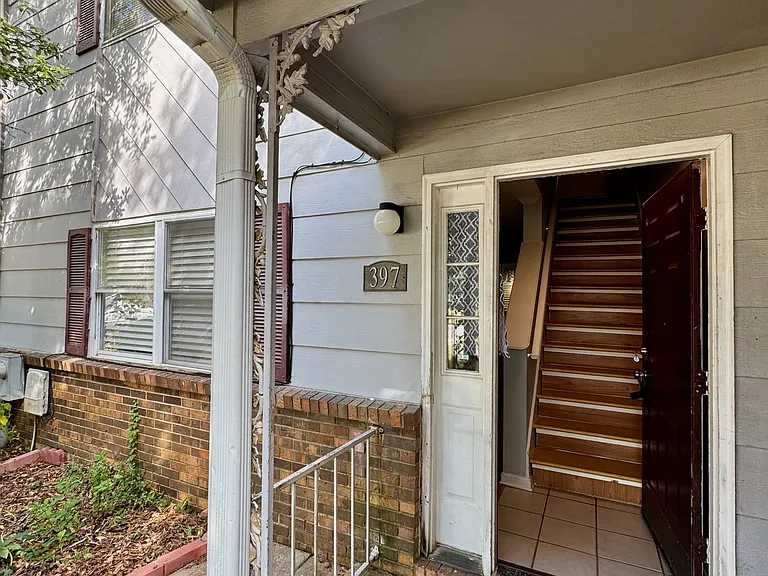397 Oakland Rd — Photo 1
