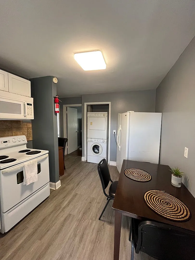 3301 Batavia St — Photo 1