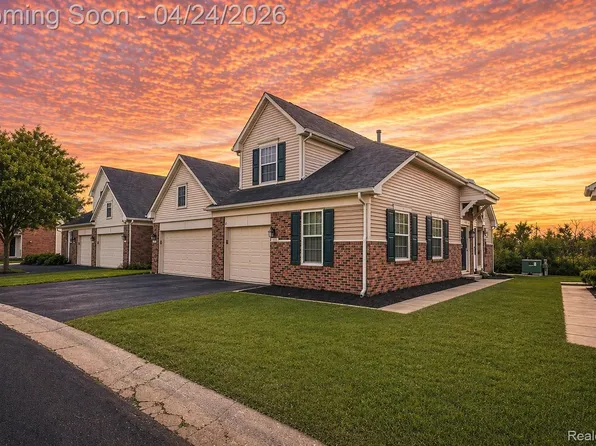 150 Legacy Park Cir, Dearborn Heights, MI 48127