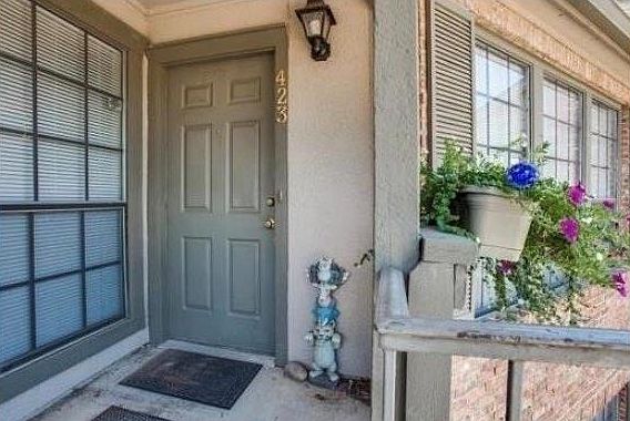 1st image of 3101 Townbluff Dr APT 423