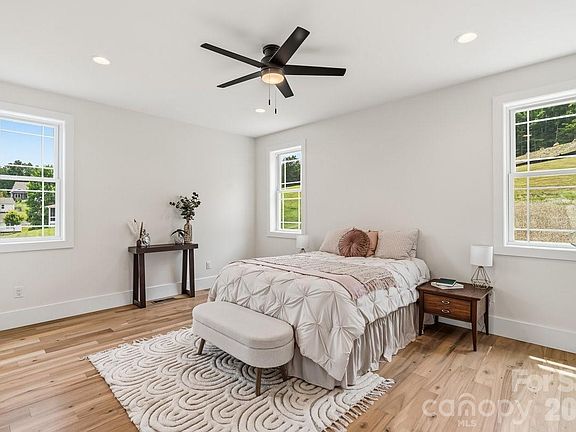 5th image of 49 Grace Ct