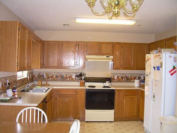 4th image of 2317 Sir Edward Ln