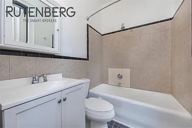 Rented by R New York