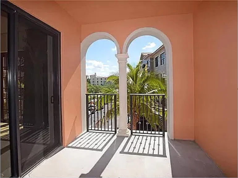 1 bed, 1.5 bath, 1005 sqft, $2,200 — Photo 3