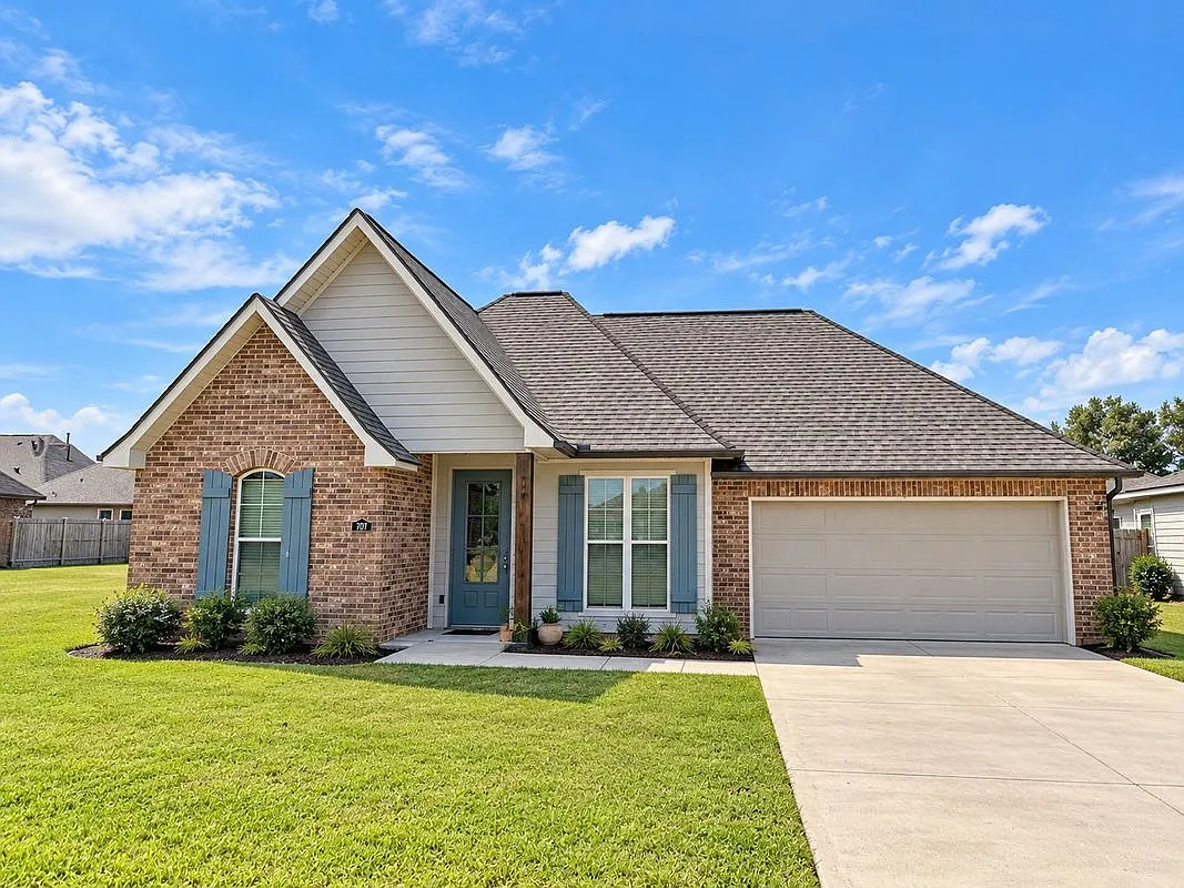 3 bed, 2.0 bath, 1557 sqft, $1,850 — Photo 1