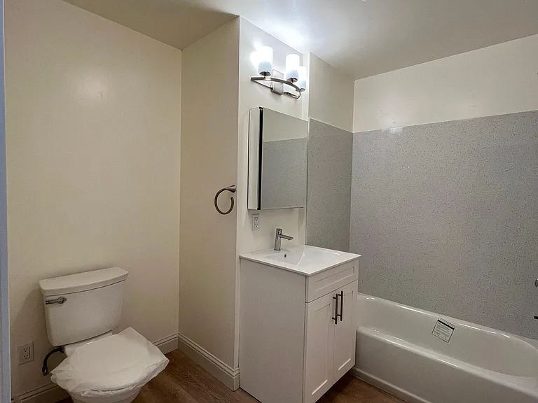 715 Madison St #202 — Photo 3