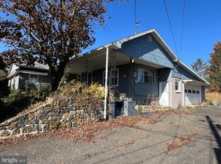 7 W Lakewood Ave, Tamaqua, PA 18214