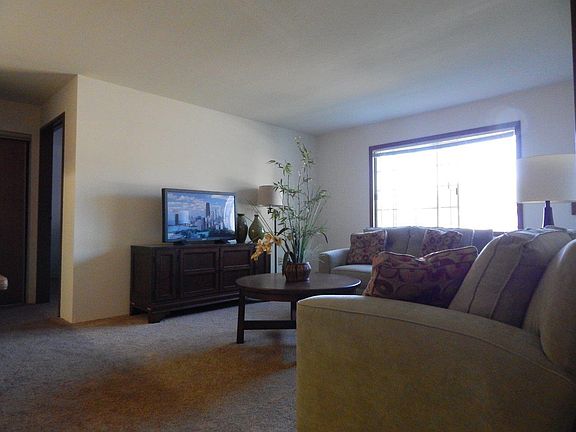 2nd image of 1132 River Park Cir W